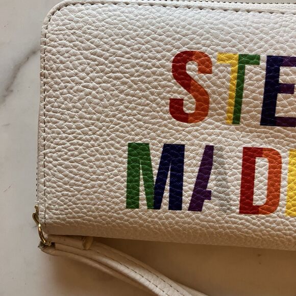 Steve Madden Full Size Zip Up Wallet Colorful Wristlet White Rainbow  T024K EUC - Picture 4 of 16